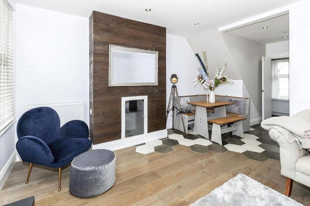 Lovely 2-Bed In Windsor Free Parking, 1 Mile From Legoland Exterior foto
